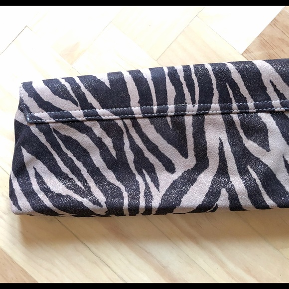 Guess Animal Print Clutch Purse Gold/Black - Picture 3 of 4